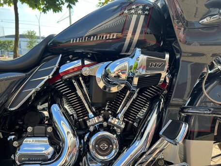 2019 Harley-Davidson CVO Road Glide, серебристый, 2900000 рублей, вид 2