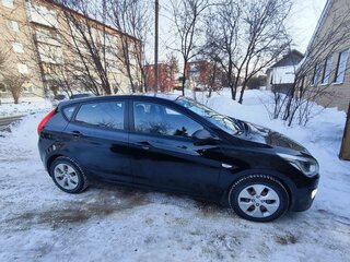2015 Hyundai Solaris I Рестайлинг, чёрный, 900000 рублей, вид 3