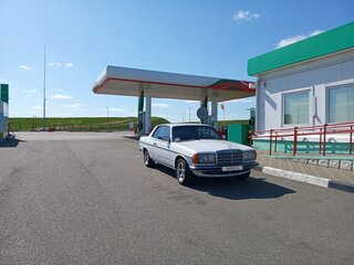 1982 Mercedes-Benz W123 230 4-speed, белый, 3499000 рублей, вид 4