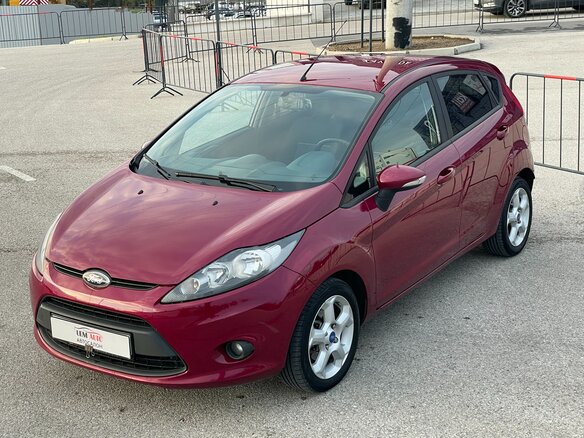 2011 Ford Fiesta Mk6, красный, 947000 рублей - вид 11