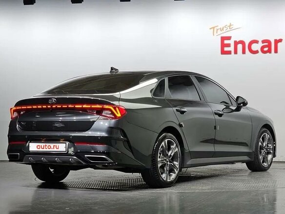 2021 Kia K5 III, чёрный, 2100000 рублей - вид 1