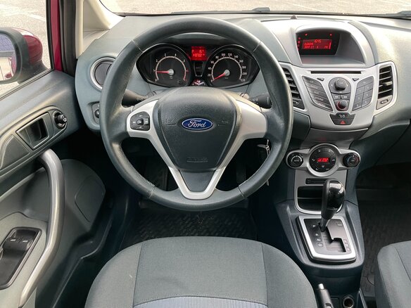 2011 Ford Fiesta Mk6, красный, 947000 рублей - вид 36