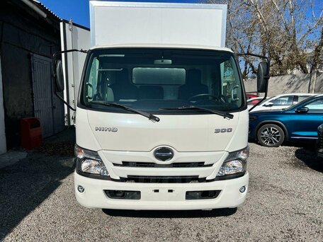 2023 Hino Series 300 (Dutro), белый, 8500000 рублей, вид 2