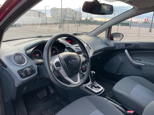 2011 Ford Fiesta Mk6, красный, 947000 рублей - вид 30