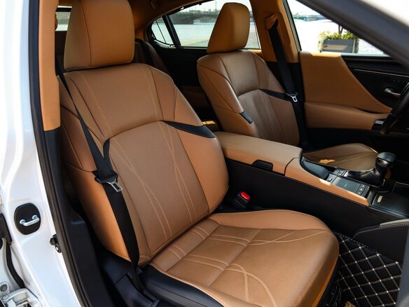 2021 Lexus ES 300h VII Рестайлинг, белый, 5150000 рублей - вид 19