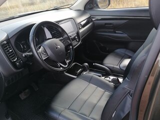 2018 Mitsubishi Outlander III Рестайлинг 3, коричневый, 2230000 рублей, вид 5
