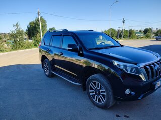 2014 Toyota Land Cruiser Prado 150 Series Рестайлинг 1, чёрный, 3000000 рублей, вид 3