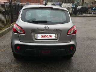 2011 Nissan Qashqai I Рестайлинг, серебристый, 800000 рублей, вид 3