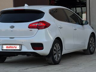 2017 Kia Ceed II Рестайлинг, белый, 1400000 рублей, вид 4
