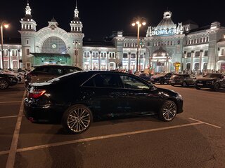 2015 Toyota Camry VII (XV50) Рестайлинг, чёрный, 1700000 рублей, вид 3