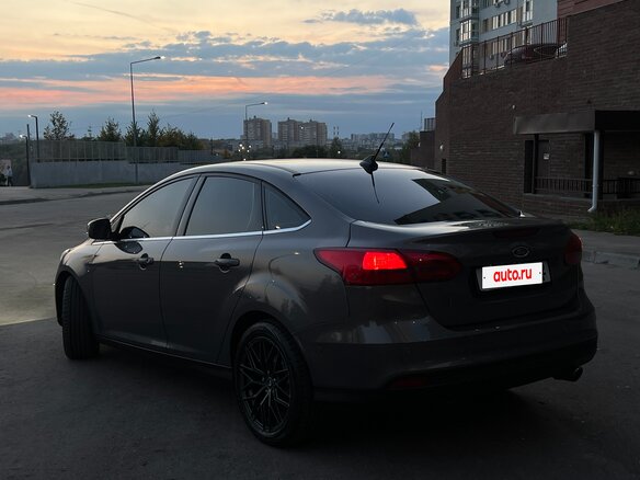 2017 Ford Focus III Рестайлинг, серый, 1200000 рублей - вид 3