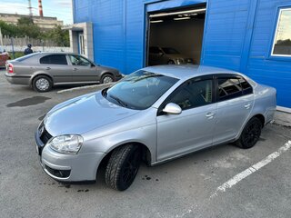 2010 Volkswagen Jetta V, серебристый, 420000 рублей, вид 3