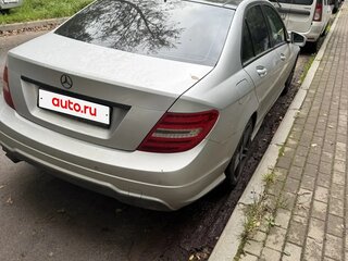 2011 Mercedes-Benz C-Класс 180 BlueEFFICIENCY III (W204) Рестайлинг, серебристый, 1300000 рублей, вид 3