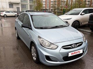 2011 Hyundai Solaris I, серебристый, 650000 рублей, вид 3
