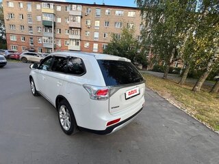 2014 Mitsubishi Outlander III, белый, 1300000 рублей, вид 3