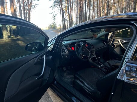 2012 Opel Astra GTC J Рестайлинг, чёрный, 810000 рублей, вид 2