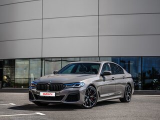 2021 BMW 5 серии 540i xDrive VII (G30/G31/G38) Рестайлинг, серый, 6800000 рублей, вид 2