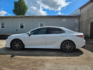 2021 Toyota Camry US Market VIII (XV70) Рестайлинг, белый, 3050000 рублей, вид 2