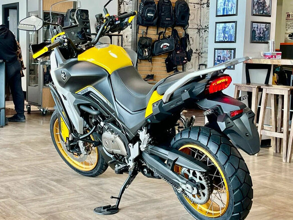 2025 QJMotor SVT 650 X, чёрный, 724000 рублей - вид 10