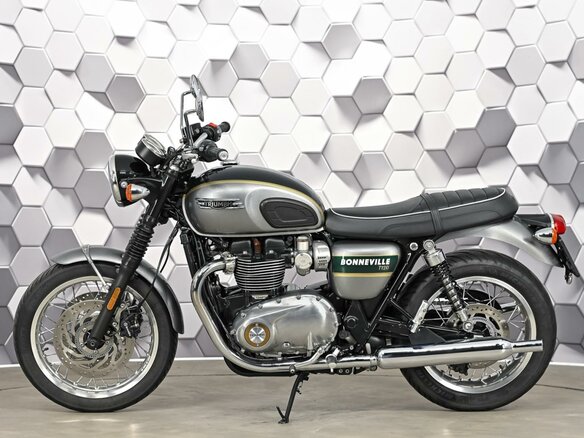 2022 Triumph Bonneville T120, зелёный, 947000 рублей - вид 3