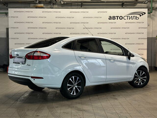 2015 Ford Fiesta Mk6 Рестайлинг, белый, 569000 рублей, вид 5