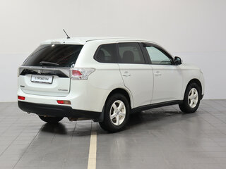 2013 Mitsubishi Outlander III, белый, 979000 рублей, вид 5