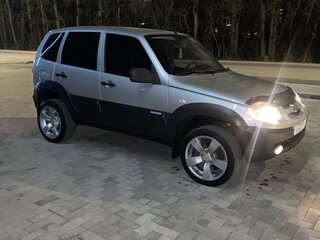 2011 Chevrolet Niva I Рестайлинг, серебристый, 515000 рублей, вид 5