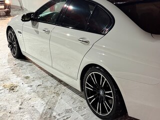 2013 BMW 5 серии 528i xDrive VI (F10/F11/F07) Рестайлинг, белый, 1900000 рублей, вид 3