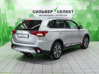 2020 Mitsubishi Outlander III Рестайлинг 3, серый, 2300000 рублей, вид 2