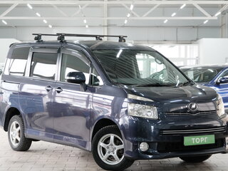 Toyota Voxy II (R70)