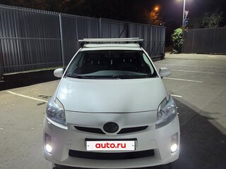 2010 Toyota Prius III (XW30), белый, 1150000 рублей, вид 2