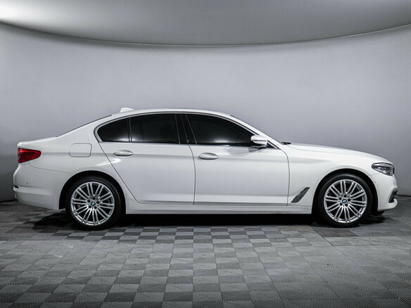 2020 BMW 5 серии 520d xDrive VII (G30/G31/G38), белый - вид 3