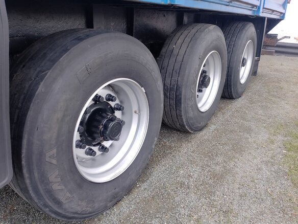 2003 Volvo VNL, красный, 5500000 рублей - вид 13