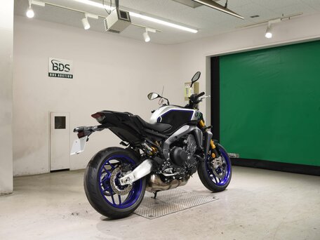 2024 Yamaha MT-09 (FZ-09), серебристый, 1450000 рублей, вид 5