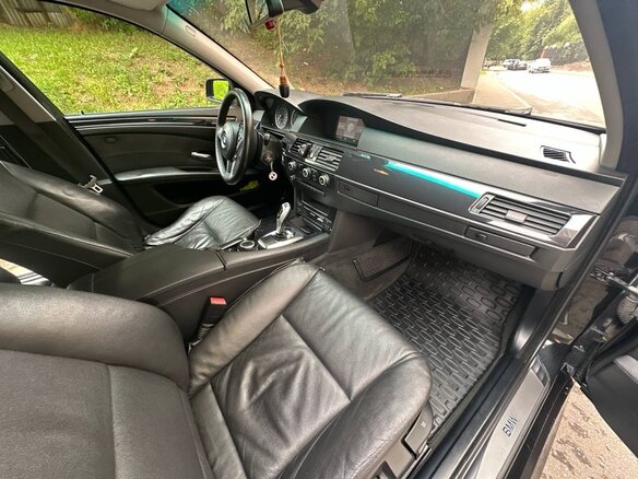2008 BMW 5 серии 525i V (E60/E61) Рестайлинг, чёрный, 1300000 рублей - вид 5