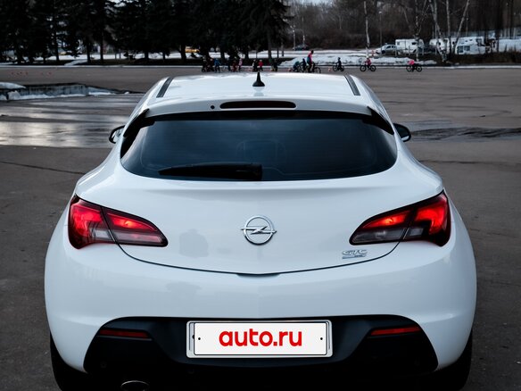 2012 Opel Astra GTC J Рестайлинг, белый, 880000 рублей - вид 5