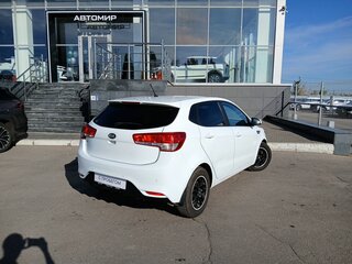2016 Kia Rio III Рестайлинг, белый, 950000 рублей, вид 5