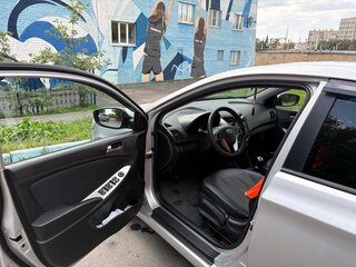 2015 Hyundai Solaris I Рестайлинг, серебристый, 955000 рублей, вид 5