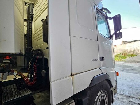 2005 Volvo FH, белый, 3500000 рублей, вид 4