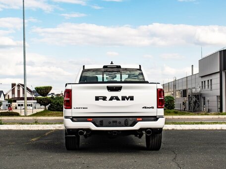 2024 Ram 1500 Crew Cab V Рестайлинг, белый, 9130000 рублей, вид 5