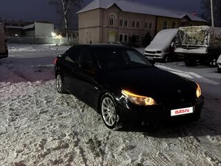 2009 BMW 5 серии 525i V (E60/E61) Рестайлинг, чёрный, 1400000 рублей, вид 3
