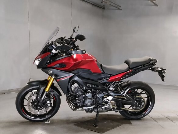 2015 Yamaha MT-09 Tracer (FJ-09), красный, 660000 рублей