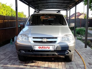2012 Chevrolet Niva I Рестайлинг, серебристый, 850000 рублей, вид 1