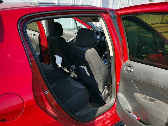 2008 Peugeot 308 I, красный, 400000 рублей - вид 12