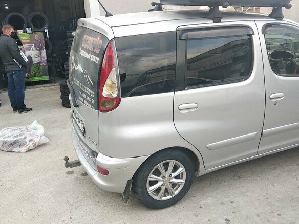 2004 Toyota FunCargo, серебристый, 550000 рублей - вид 5