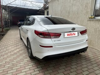 2019 Kia Optima IV Рестайлинг, белый, 2200000 рублей, вид 4