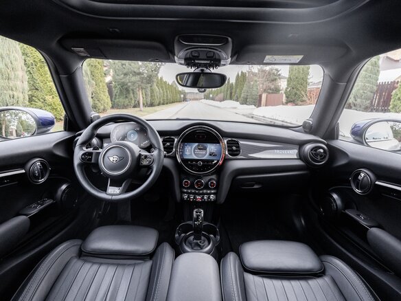 2022 Mini Hatch Cooper S III (F55/F56) Рестайлинг 2, серый, 3950000 рублей - вид 25