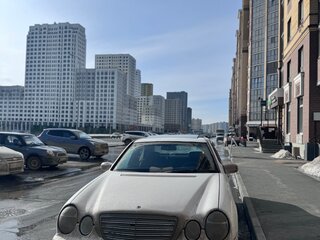 2001 Mercedes-Benz E-Класс 200 II (W210, S210) Рестайлинг, белый, 380000 рублей, вид 2