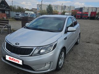 2013 Kia Rio 4-speed III, серебристый, 755000 рублей, вид 1