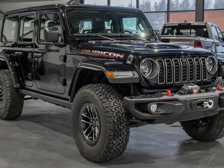 2025 Jeep Wrangler IV (JL) Рестайлинг, чёрный, 8280000 рублей, вид 3